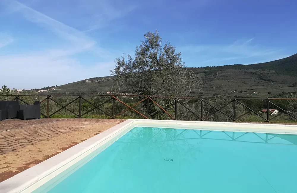 esterno-piscina-casale-san-fortunato-spello