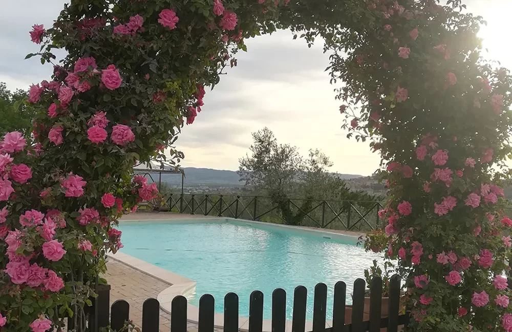 esterno-retro-casale-san-fortunato-spello-1