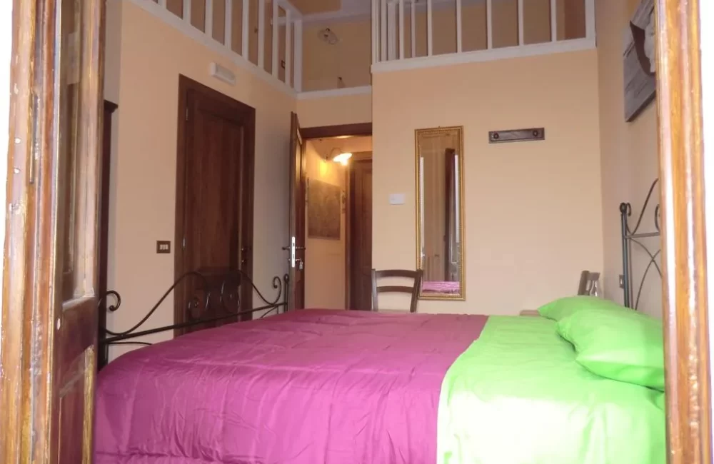 residenza-frenguelli-spello-camera-matrimoniale-con-balcone-1