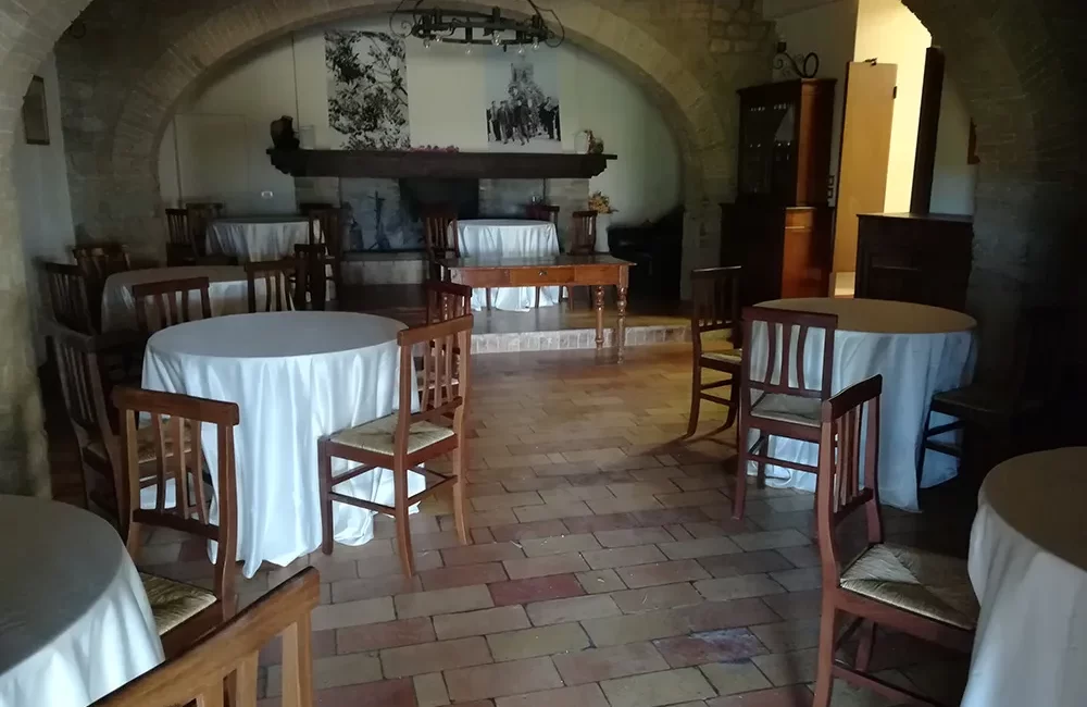 sala-ristorante-casale-san-fortunato-spello